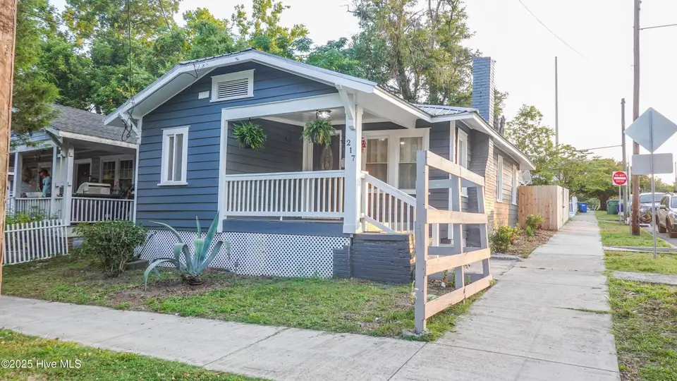 217 N 11th Street, Wilmington, NC 28401 – photo 1 of 47