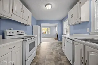 2609 Crockett Drive, Greenville, NC 27858 – photo 14: 27-web-or-mls-IMG_0027