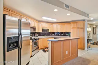 100 Olde Towne Yacht Club Drive 512, Beaufort, NC 28516 – photo 18: Kitchen w/ island seating
