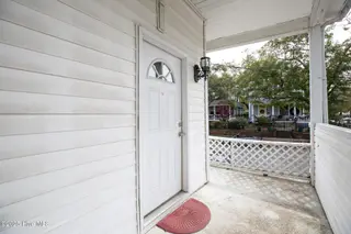 129 S 8th Street, Wilmington, NC 28401 — 6-bedroom home in Downtown, Wilmington, NC, photo 7 of 36: 8thS129-2FpDanBL33A0150 copy