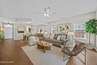1010 Avenshire Circle, Wilmington, NC 28412 – photo 14: Living room