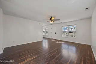 122 Tanbark Drive, Jacksonville, NC 28546 — 3-bedroom home in Aragona Village, Jacksonville, NC, photo 7 of 53: Living Room