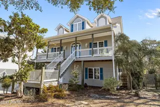 312 Lord Berkeley Drive, Emerald Isle, NC 28594 – photo 5: Lovely Custom Home