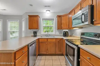 8 Arrowhead Drive, Hubert, NC 28539 — 4-bedroom home in Great Neck Shores, Hubert, NC, photo 6 of 31: DSC_3647