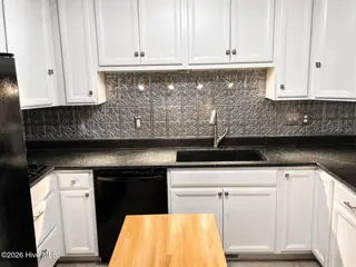 1902 Trent Boulevard, New Bern, NC 28560 – photo 6: Modern Kitchen
