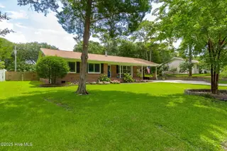 116 Holly Road, Pine Knoll Shores, NC 28512 – photo 5: 3-web-or-mls-cchadwick-visuals-116-holly