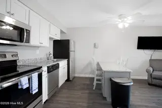 711 S Lumina Avenue 103, Wrightsville Beach, NC 28480 — 1-bedroom condo in Surf Motel Condo, Wrightsville Beach, NC, photo 11 of 19: Surf Suites 103 10