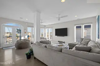 902 Grand Bahama Drive, Carolina Beach, NC 28428 — 5-bedroom home in Federal Point Yacht, Carolina Beach, NC, photo 23 of 68: 71-web-or-mls-DSC09685