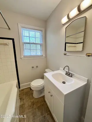 901 S Andrews Avenue, Goldsboro, NC 27530 — 2-bedroom home in Woodford, Goldsboro, NC, photo 10 of 11: IMG_9092