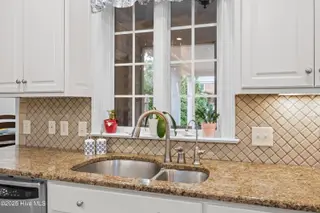 900 Chesapeake Place, Greenville, NC 27858 – photo 5: Kitchen