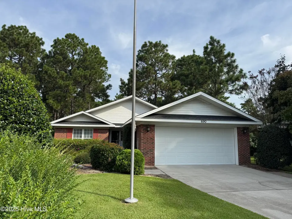 690 Pinehurst Trace Drive, Pinehurst, NC 28374 – photo 1 of 26: 690 Pinehurst Trace