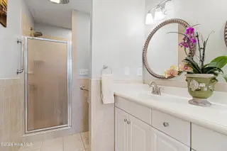 203 Brandywine Place Drive, Morehead City, NC 28557 – photo 17: Primary ensuite