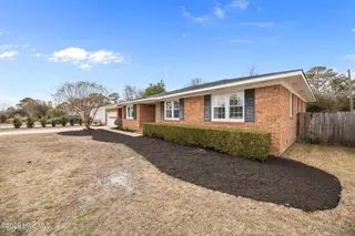 129 Tanbridge Road, Wilmington, NC 28405 – photo 4: 10-web-or-mls-Photo Feb 24 2026, 5 25 03