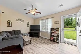 101 Woodbury Farm Drive, Jacksonville, NC 28540 – photo 5: 05