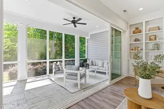 7204 Winchester Terrace, Wilmington, NC 28405 — 4-bedroom home in Landfall, Wilmington, NC, photo 9 of 60: 30-web-or-mls-dsc07947