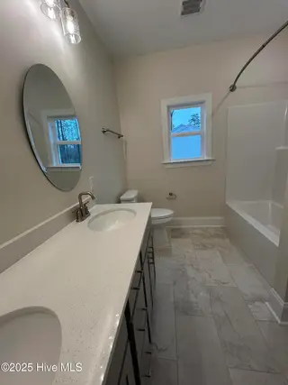 2410 Starling Lane, New Bern, NC 28562 – photo 12: Guest Bath