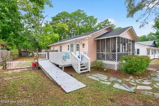 129 NW 20th Street, Oak Island, NC 28465 — 3-bedroom home in Pinners Point, Oak Island, NC, photo 3 of 66: Kahunaphoto.com-42