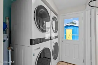 412 Raleigh Avenue, Carolina Beach, NC 28428 — 2-bedroom home, Carolina Beach, NC, photo 8 of 20: 45-web-or-mls-DSC09762