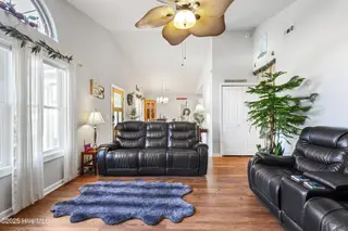 528 Brewster Lane, Wilmington, NC 28412 – photo 4: Living Room