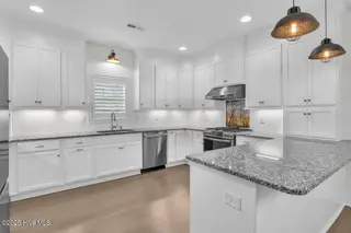 661 Jenoa Loop, Castle Hayne, NC 28429 – photo 11: Kitchen 2