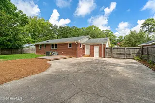 4111 Country Club Road, Morehead City, NC 28557 – photo 2: Beautiful home on Country Club Rd