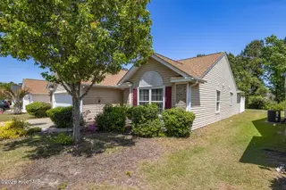 910 Elderberry Lane SW, Sunset Beach, NC 28468 — 3-bedroom home in Wyndfall, Sunset Beach, NC, photo 2 of 31: 4-web-or-mls-910 Elderberry Ln-4