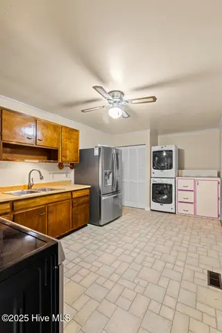 419 Seminole Trail, Jacksonville, NC 28540 – photo 12: 425A8872