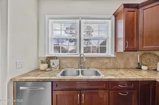 1010 Avenshire Circle, Wilmington, NC 28412 – photo 11: Kitchen