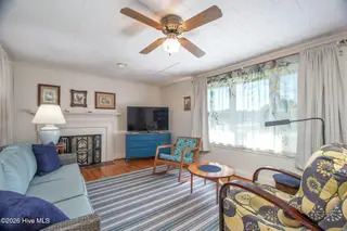 123 Crescent Drive, Beaufort, NC 28516 – photo 6: Living room