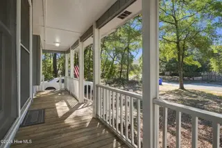114 NW 23rd Street, Oak Island, NC 28465 — 2-bedroom home in Pinners Point, Oak Island, NC, photo 4 of 32: 29-web-or-mls-DSC09414