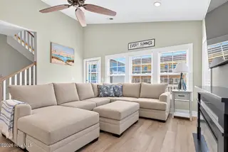 303 Sand Piper Lane, Holden Beach, NC 28462 — 3-bedroom home in Holden Beach, Holden Beach, NC, photo 5 of 27: 5_Kahunaphoto.com