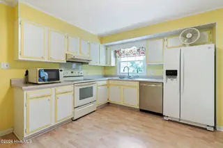 414 Thomas Drive, Jacksonville, NC 28546 – photo 10