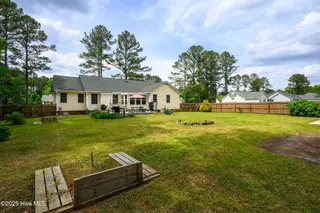 102 Laura Drive, New Bern, NC 28562 – photo 4: Large Fenced Backyard