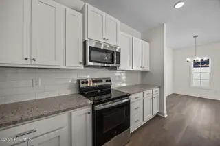 1909 Newbury Way D, Greenville, NC 27834 – photo 8: 11-web-or-mls-BLS_0009