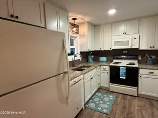 9230 Bonaparte Drive SW, Calabash, NC 28467 — 2-bedroom manufactured home in Bonaparte Retreat, Calabash, NC, photo 13 of 24