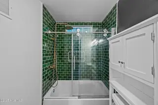711 Queen Street, New Bern, NC 28560 – photo 9: stunning Tile