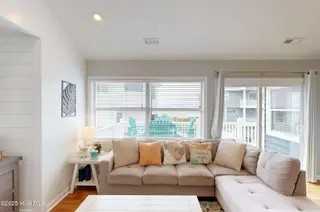 124 N Permuda Wynd Drive, North Topsail Beach, NC 28460 – photo 17: 124 N. Permuda Wynd - Interiors - Edited