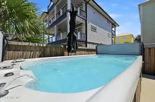 302 Alabama Avenue Unit 2, Carolina Beach, NC 28428 – photo 4: 48_302_alabama_ave_unit_2_048