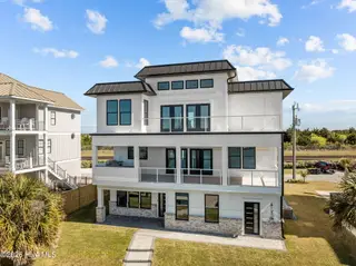 208 Radio Island Road, Morehead City, NC 28557 — 4-bedroom home in Tide Lines, Morehead City, NC, photo 6 of 62: 5-web-or-mls-208 Radio Island 005