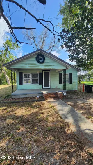 407 W Lewis Street, Whiteville, NC 28472 – photo 1: Front