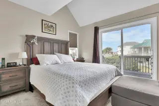 9005 E 9th Street, Surf City, NC 28445 — 4-bedroom home in Old Settlers Beach, Surf City, NC, photo 9 of 30