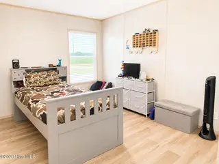 2084 Spring Garden Road, New Bern, NC 28562 — 5-bedroom manufactured home in Spring Garden, New Bern, NC, photo 13 of 19: Bedroom 3