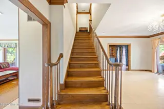 201 Country Club Drive, Elizabeth City, NC 27909 — 3-bedroom home in Country Club Forest, Elizabeth City, NC, photo 15 of 58: 028 ccd 260504 stairway