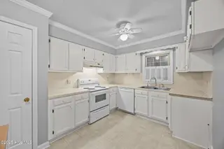 70 Barnes Street, Greenville, NC 27858 – photo 9: 9-web-or-mls-BLS_0018