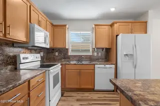 138 NE 74th Street, Oak Island, NC 28465 — 3-bedroom home, Oak Island, NC, photo 17 of 44