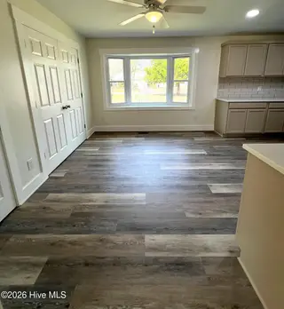 410 Loma Linda Drive, Cape Carteret, NC 28584 – photo 15: Dining area with bay window