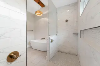 107 Mayflower Drive, Newport, NC 28570 – photo 22: Primary ensuite