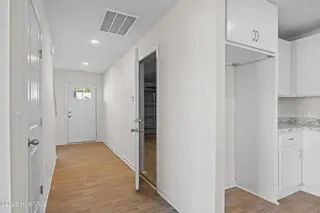 974 Hillrose Lane SW 5, Ocean Isle Beach, NC 28469 – photo 4: 6_hallway