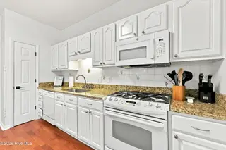 109 Oakleaf Drive, Pine Knoll Shores, NC 28512 – photo 22: Kitchen