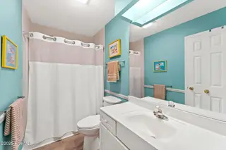 124 NW 8th Street, Oak Island, NC 28465 — 3-bedroom home in Pinners Point, Oak Island, NC, photo 24 of 47: shniderproductions.com-43